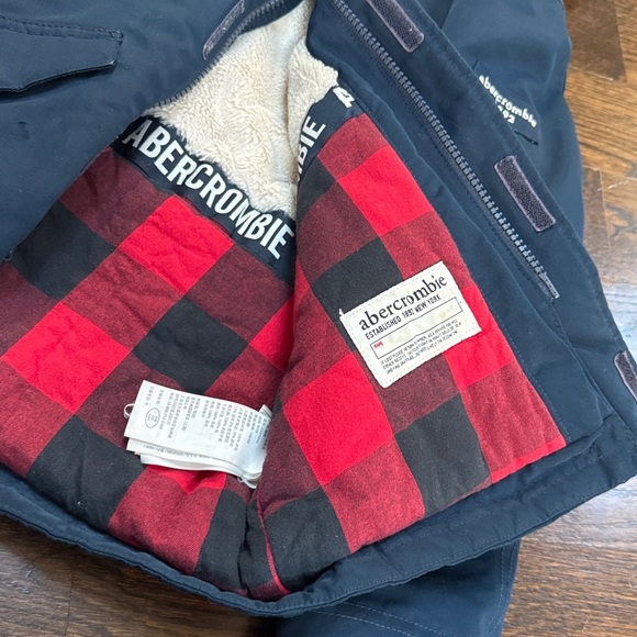 Abercrombie & Fitch kids parka with a faux fur trim hood size 9/10 - Picture 3 of 7